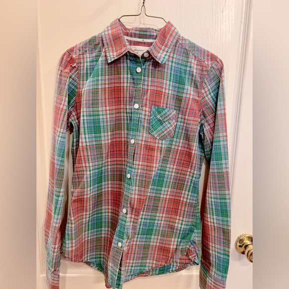 American Eagle Outfitters Tops - American Eagle Outfitters plaid coral & green. Long sleeve 1 front pocket Size 6